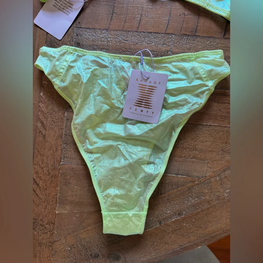 Savage Fenty Iridescent Green Bra & Panty Set - Picture 3 of 5